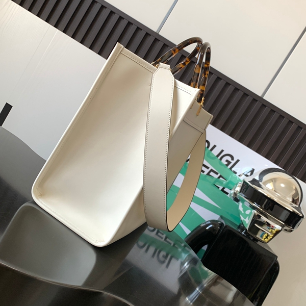 スーパーコピーブランドバッグ背面デザイン